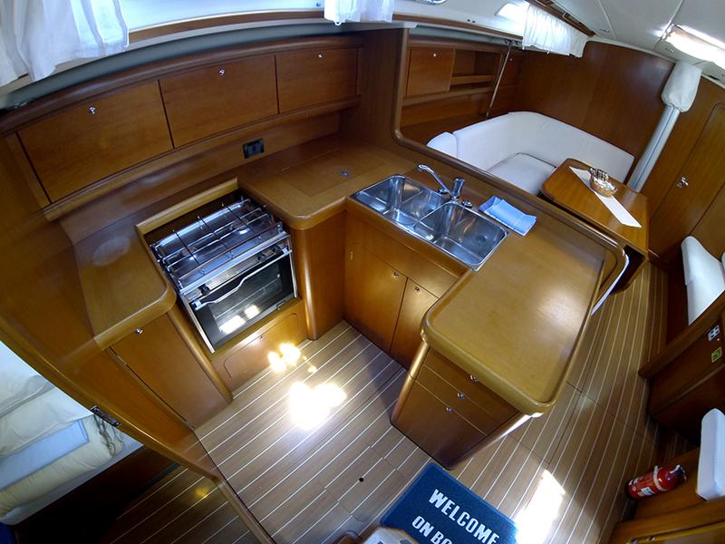 Book yachts online - sailboat - Grand Soleil 45 - Pingala - rent