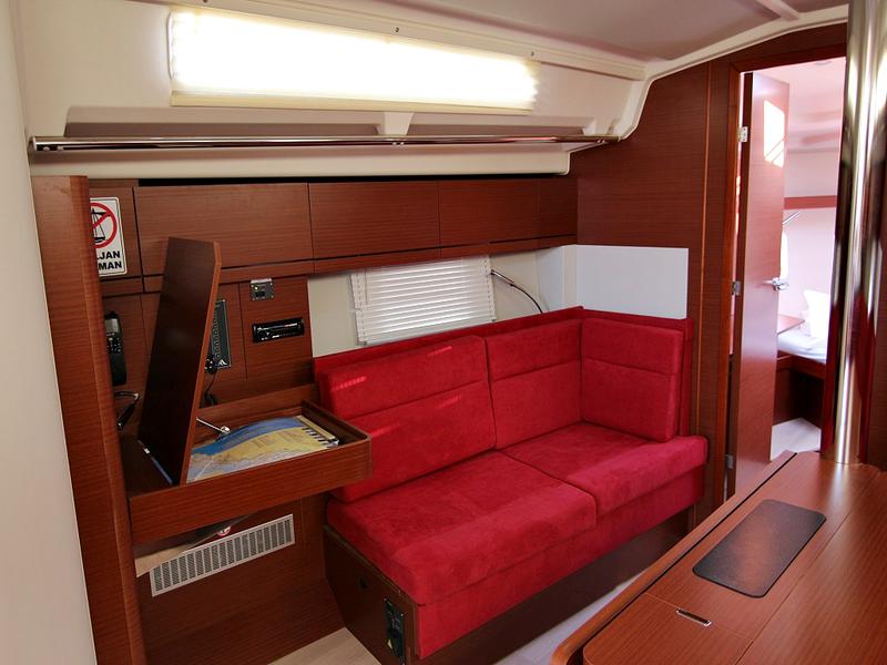 Book yachts online - sailboat - HANSE 418 BT - EVA - rent