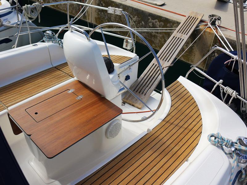 Book yachts online - sailboat - BAVARIA 33 C - NADA - rent