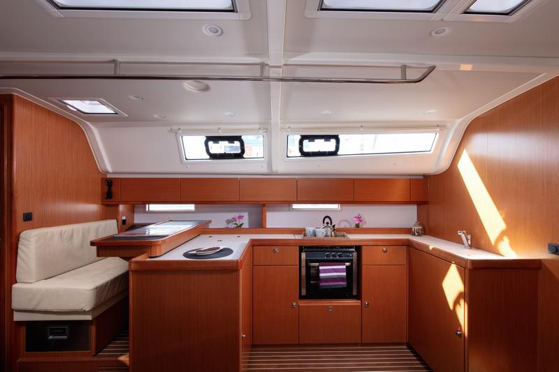 Book yachts online - sailboat - Bavaria Cruiser 51 - LUI - rent