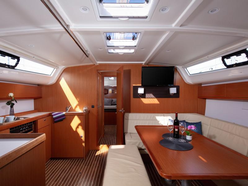 Book yachts online - sailboat - Bavaria Cruiser 51 - LUI - rent
