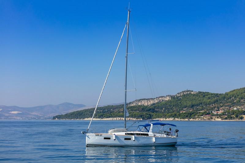 Book yachts online - sailboat - Beneteau Oceanis 38.1 - ANIMA MARIS 3 - rent