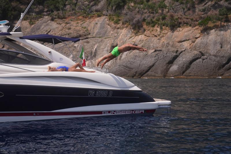 Book yachts online - motorboat - Predator 60 - MAGIC SUN S60 Sunseeker - rent