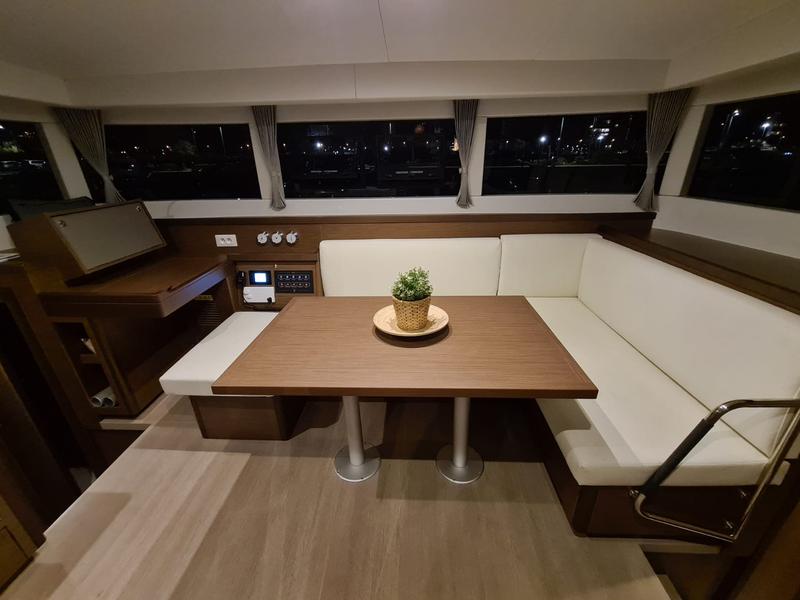 Book yachts online - catamaran - Lagoon 40 - White - rent