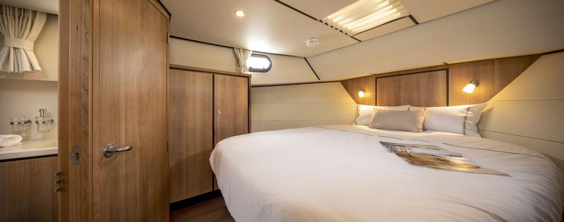 Book yachts online - motorboat - Linssen 35 SL AC - Swissky - rent