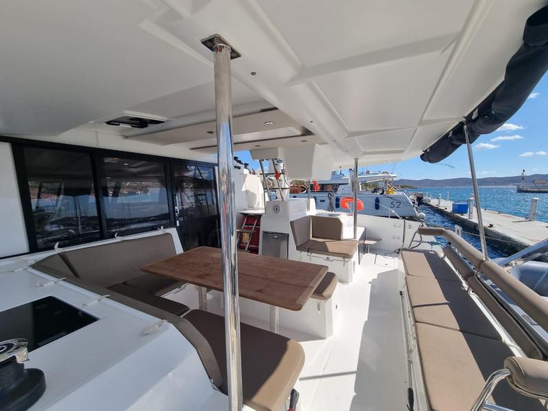 Book yachts online - catamaran - Astréa 42 - Princess Kiara - rent