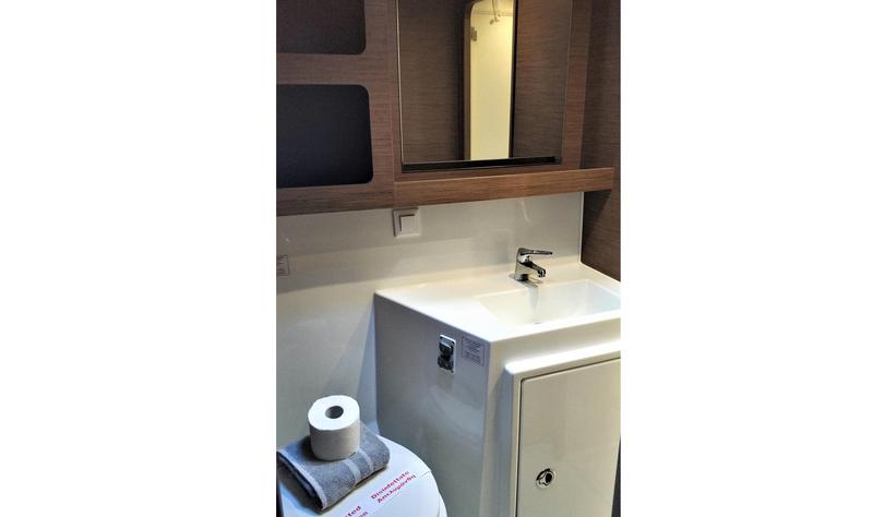 Book yachts online - catamaran - Lagoon 42 - Niki - rent