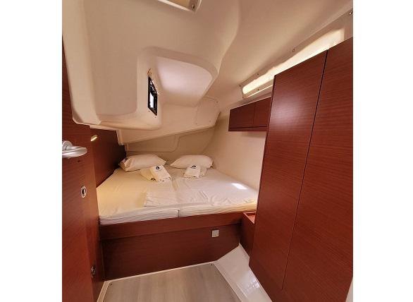 Book yachts online - sailboat - Hanse 418 - heNA - rent