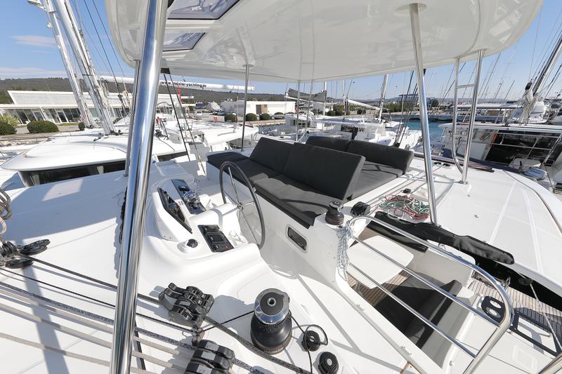 Book yachts online - catamaran - Lagoon 46 - WHY NOT - rent