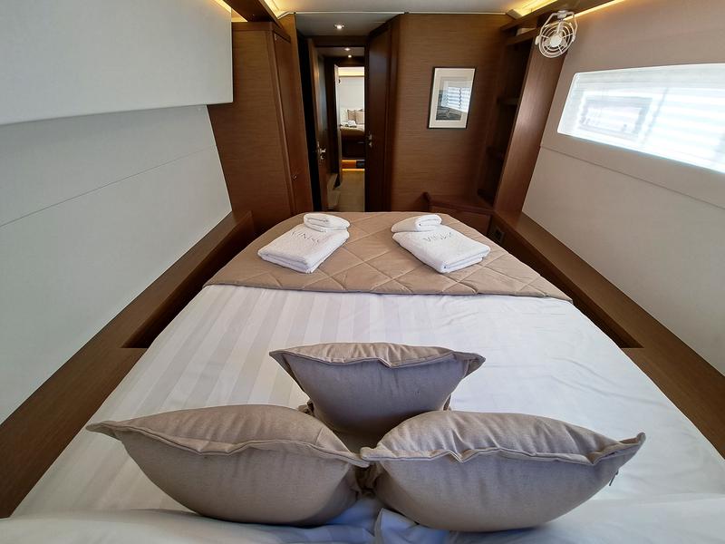 Book yachts online - catamaran - Lagoon 46 - Omnia - rent
