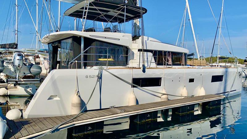 Book yachts online - catamaran - Lagoon 52-5 - TIGA - rent