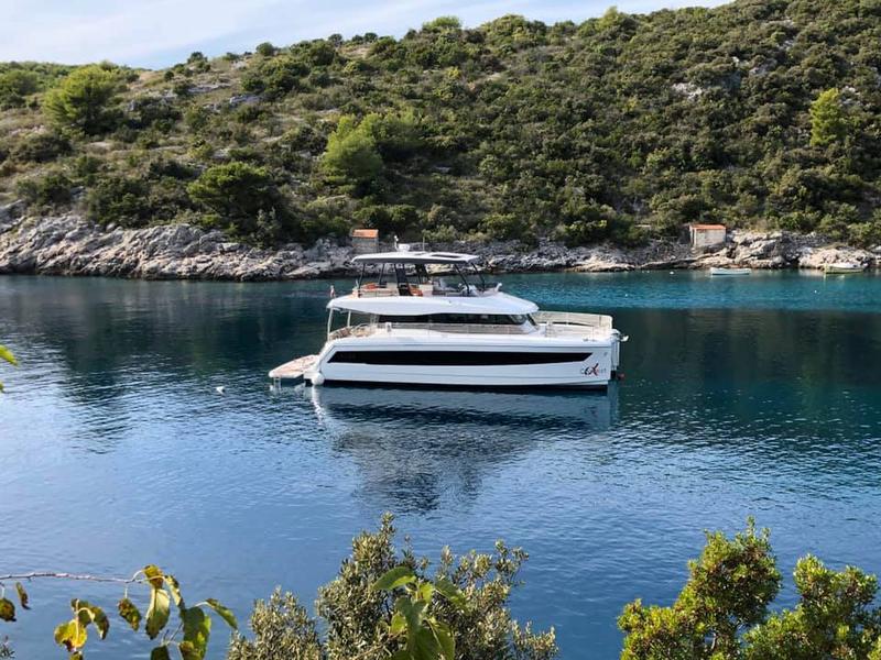 Book yachts online - powercatamaran - MY 44 Fountaine Pajot - ALPHA CENTAURI - rent