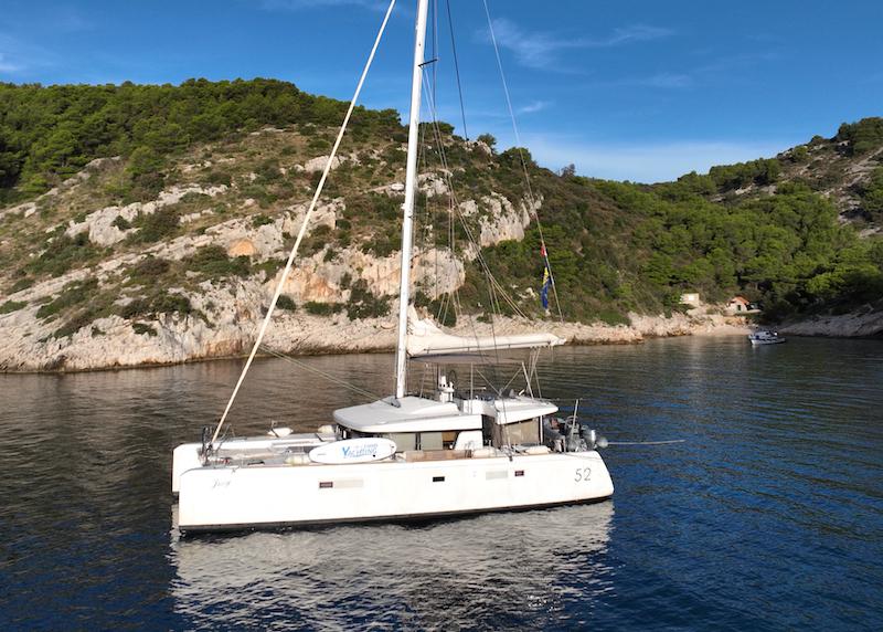 Book yachts online - catamaran - Lagoon 52-4 - JESSY - rent