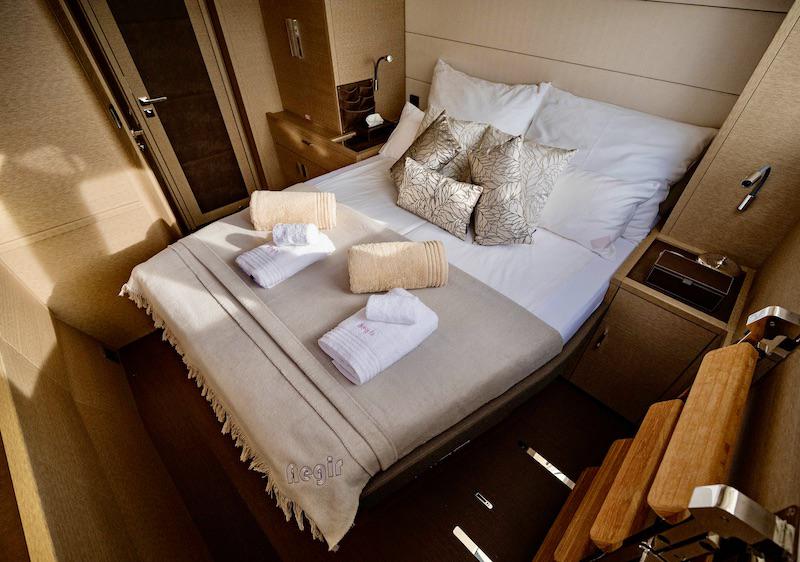 Book yachts online - powercatamaran - Lagoon 630 Power - ÄGIR - rent