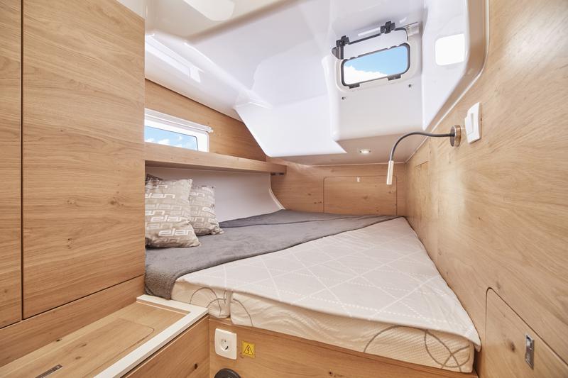 Book yachts online - sailboat - Elan Impression 43 NEW - ZARA - rent