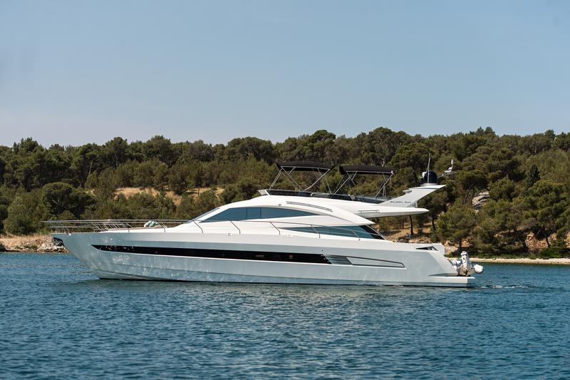 Book yachts online - motorboat - Galeon 640 Fly - Le Chiffre - rent