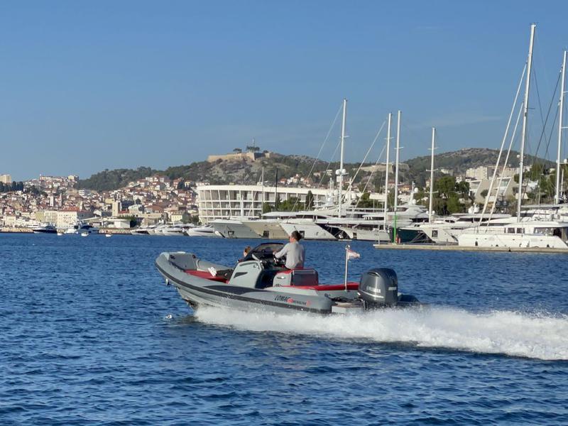 Book yachts online - motorboat - Lomac 750 - Adrenalina - rent