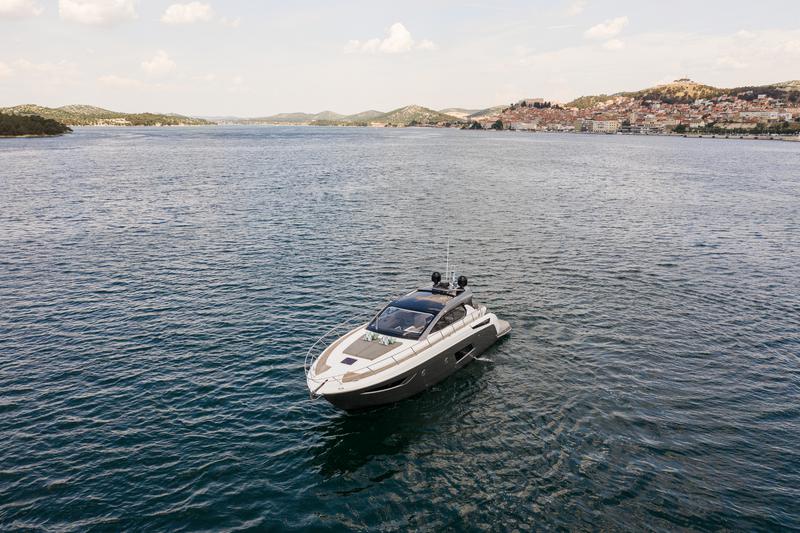 Book yachts online - motorboat - Azimut Atlantis 50 HT - Fellow III - rent