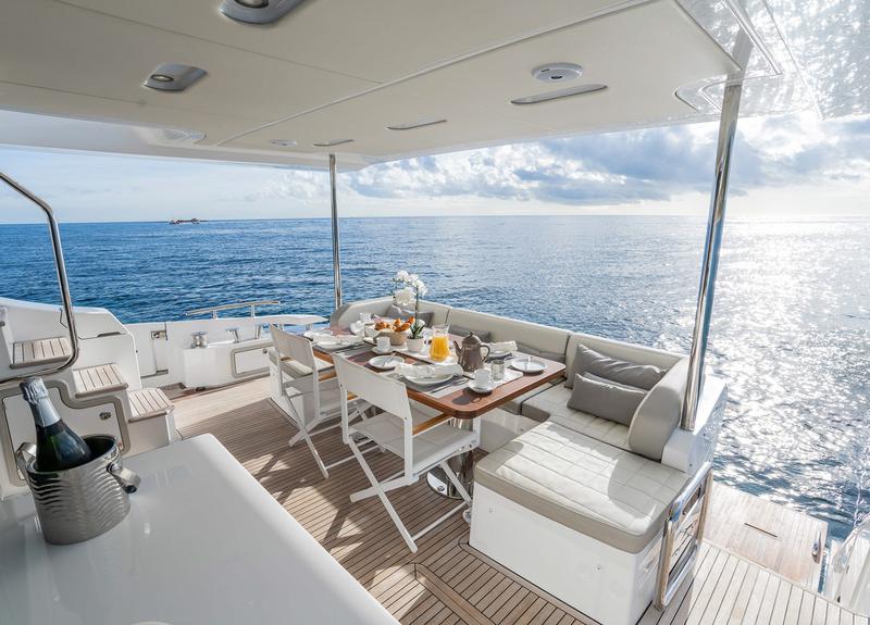 Book yachts online - motorboat - Azimut 72 Fly - Mineira - rent