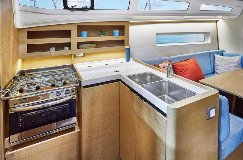Book yachts online - sailboat - Sun Odyssey 380 - Lidija - rent