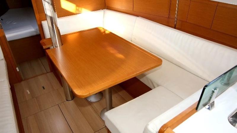 Book yachts online - sailboat - Sun Odyssey 389 - Dust in the wind - rent