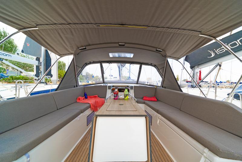 Book yachts online - sailboat - Dufour 530 A/C &amp; GEN - NEW D530 LEF - rent