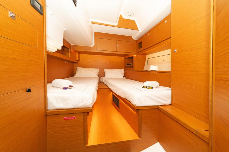 Book yachts online - sailboat - Dufour 530 A/C &amp; GEN - NEW D530 LEF - rent