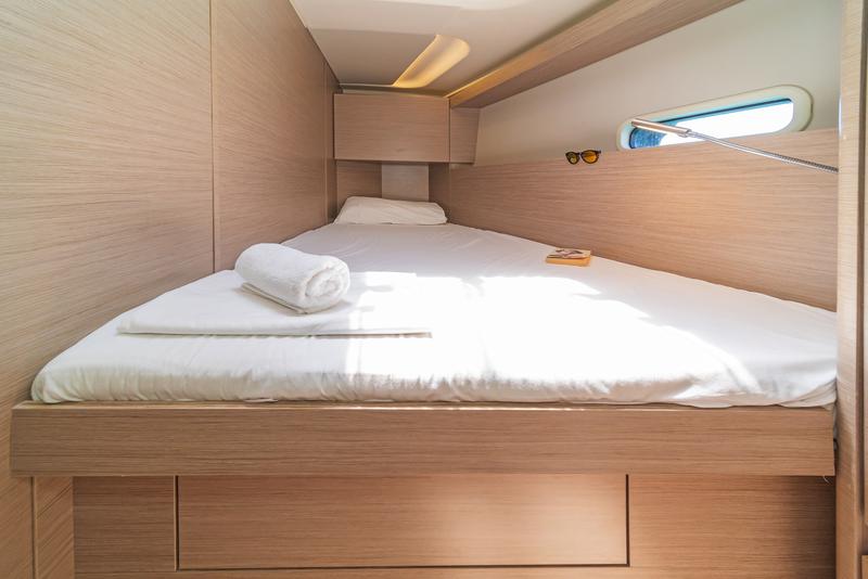 Book yachts online - sailboat - Hanse 458 - ECLIPSE - rent