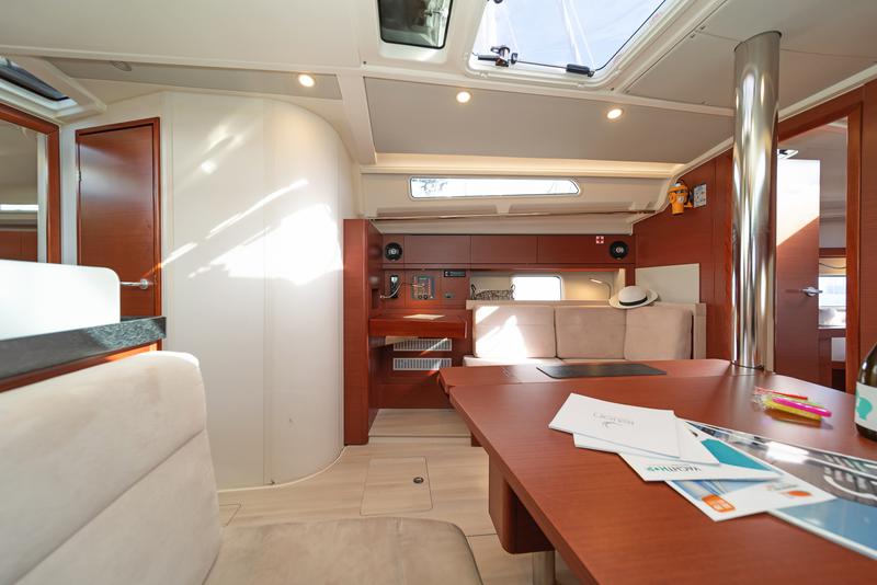 Book yachts online - sailboat - Hanse 418 - AZUR - rent