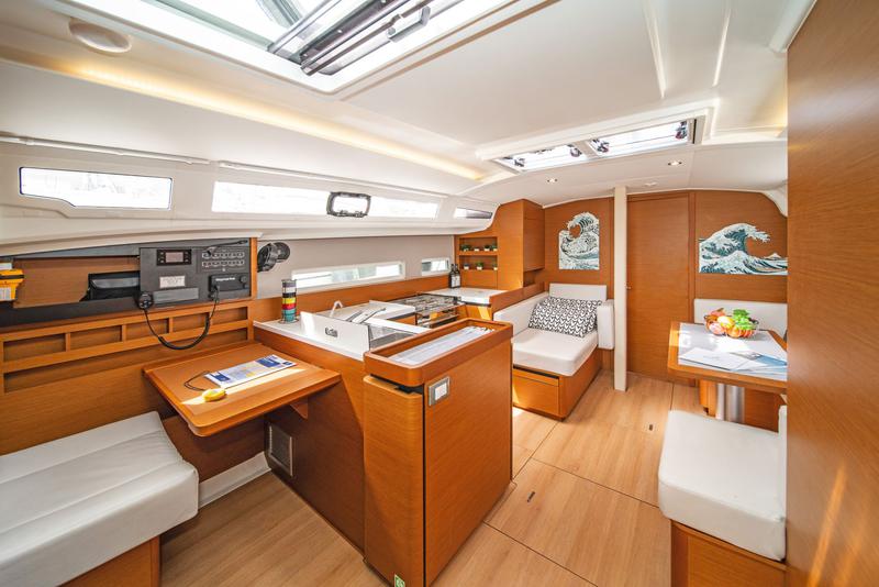 Book yachts online - sailboat - Sun Odyssey 410 - AELLA - rent