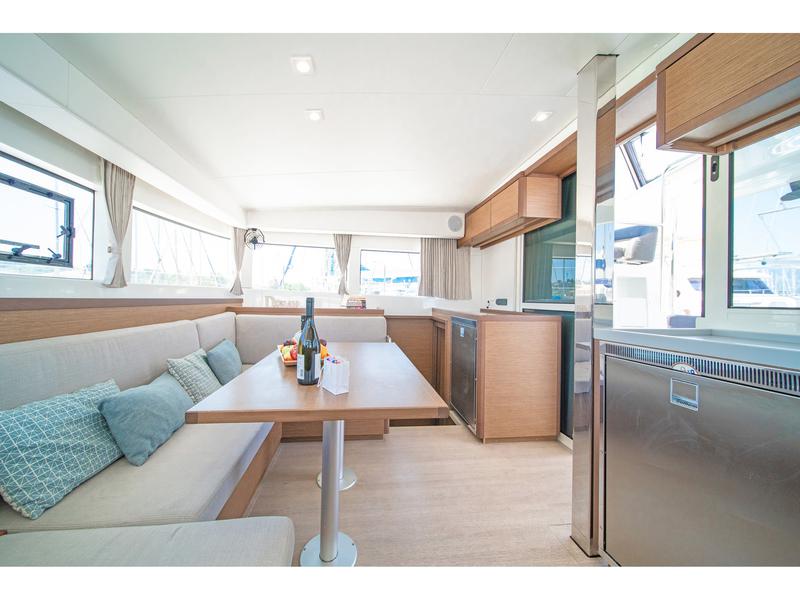 Book yachts online - catamaran - Lagoon 40 - BELLA MARE - rent