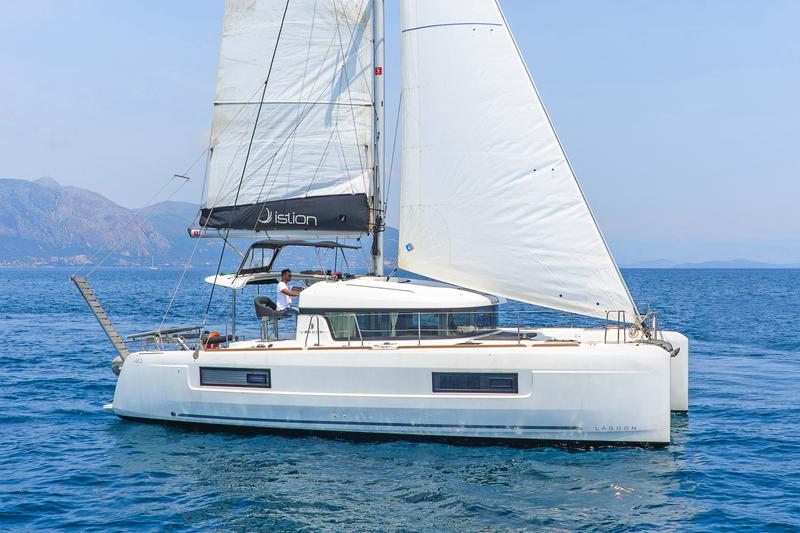 Book yachts online - catamaran - Lagoon 40 - BELLA MARE - rent