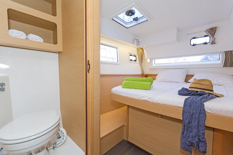 Book yachts online - catamaran - Lagoon 42 A/C &amp; GEN. - BREEZE - rent