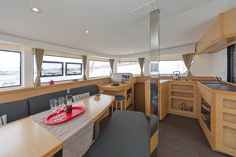 Book yachts online - catamaran - Lagoon 42 A/C &amp; GEN. - BREEZE - rent