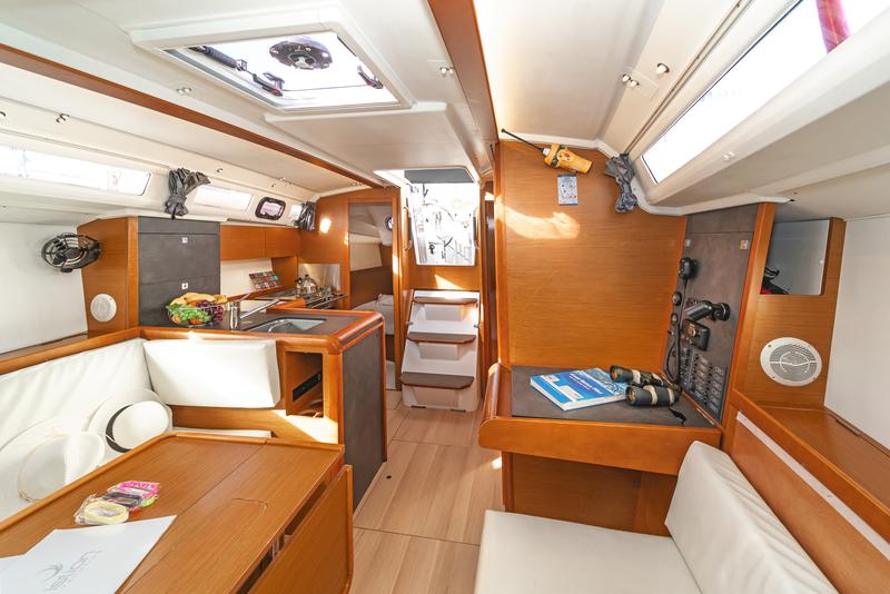 Book yachts online - sailboat - Sun Odyssey 349 - AGIOS NIKOLAOS - rent