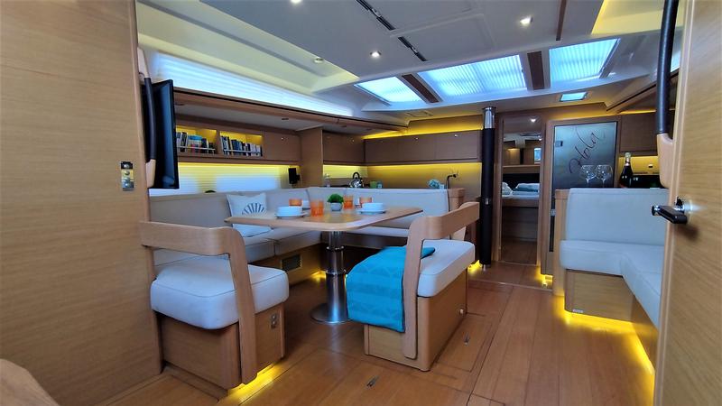 Book yachts online - sailboat - Dufour 56 Exclusive 2018 - Hola - rent