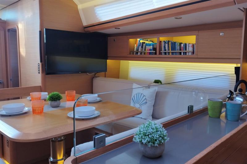 Book yachts online - sailboat - Dufour 56 Exclusive 2018 - Hola - rent
