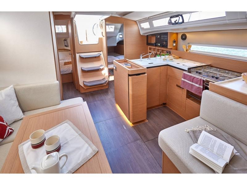 Book yachts online - sailboat - Sun Odyssey 410 - Midnight Kiss - rent