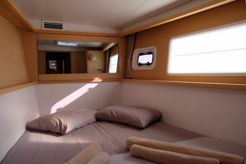 Book yachts online - catamaran - Lagoon 450 F - Irida VI - rent