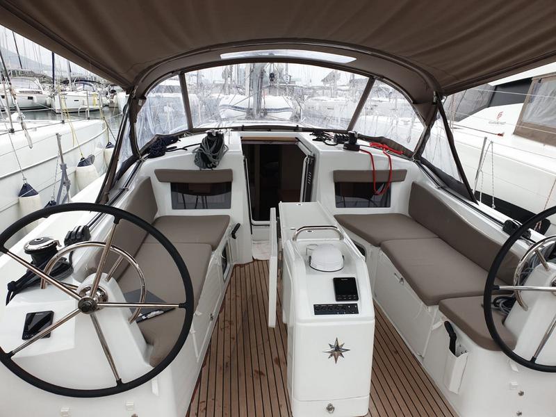 Book yachts online - sailboat - Sun Odyssey 410 - Jutisa - rent