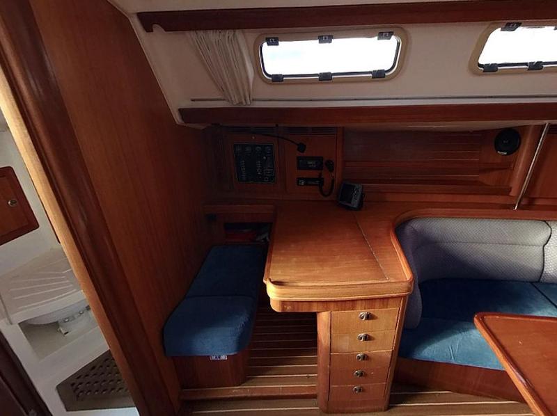 Book yachts online - sailboat - Elan 40 - PLANIKA - rent