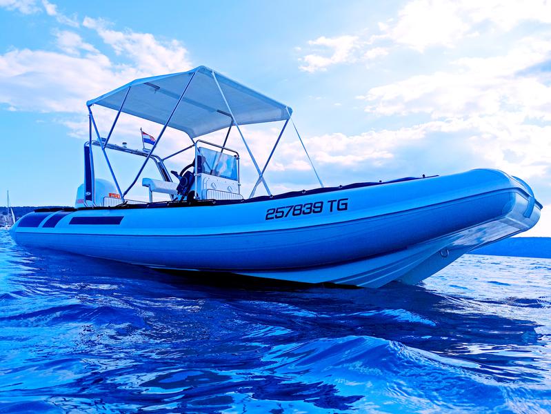 Book yachts online - motorboat - Prestige Ranger 600 - Niky - rent