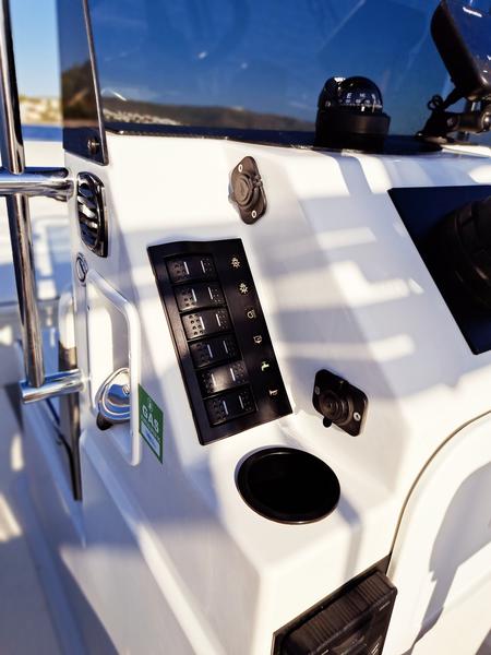 Book yachts online - motorboat - Prestige Ranger 600 - Niky - rent