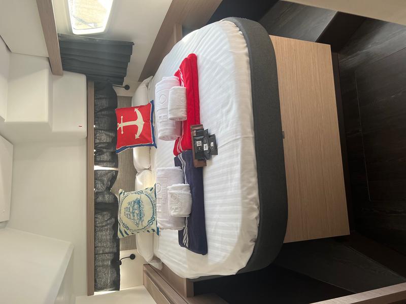 Book yachts online - catamaran - Isla 40 - HO - rent
