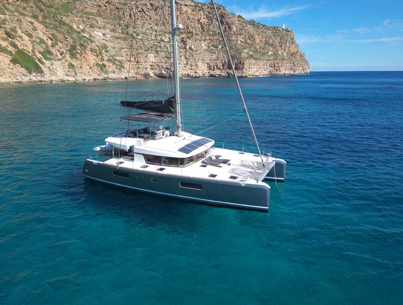 Book yachts online - catamaran - Lagoon 52F - GOA 10 - rent