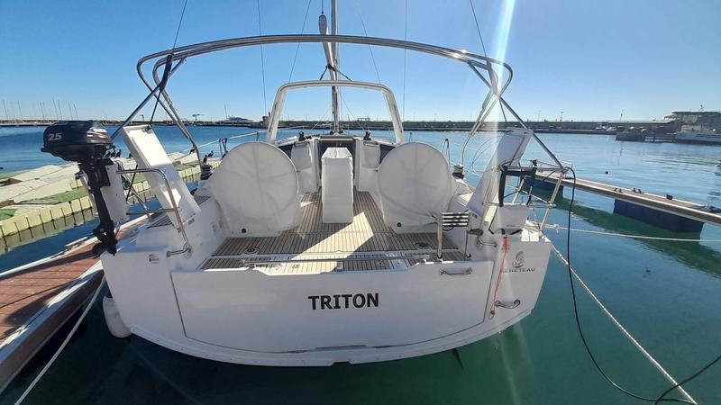 Book yachts online - sailboat - Oceanis 38.1 - TRITON - rent