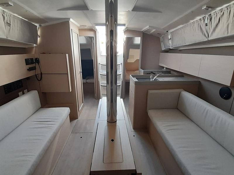 Book yachts online - sailboat - Oceanis 38.1 - TRITON - rent