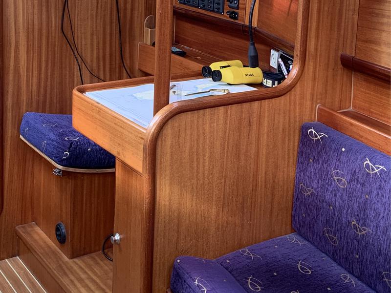 Book yachts online - sailboat - Delphia 40 - Lady in Red - rent