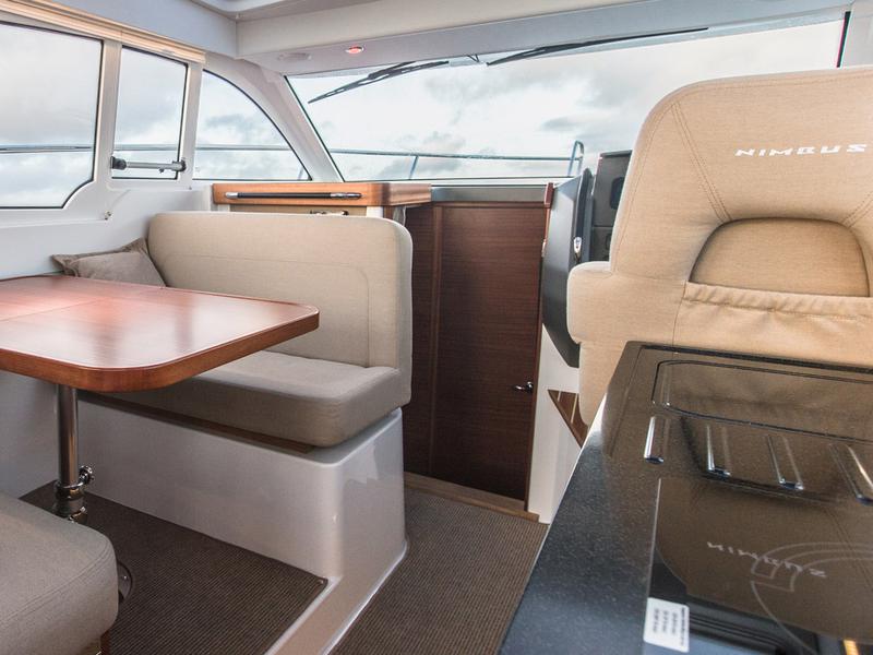 Book yachts online - motorboat - Nimbus 305 Coupe - NN - rent