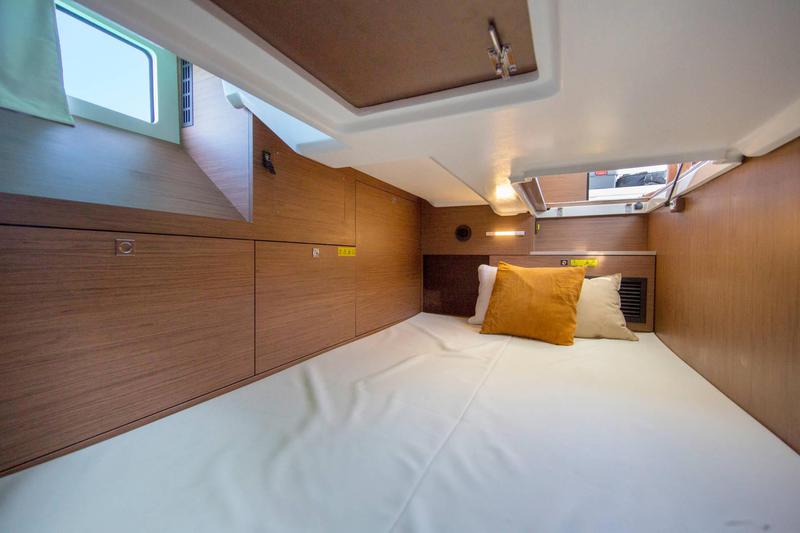 Book yachts online - motorboat - Jeanneau NC 37 - Mimi' - rent